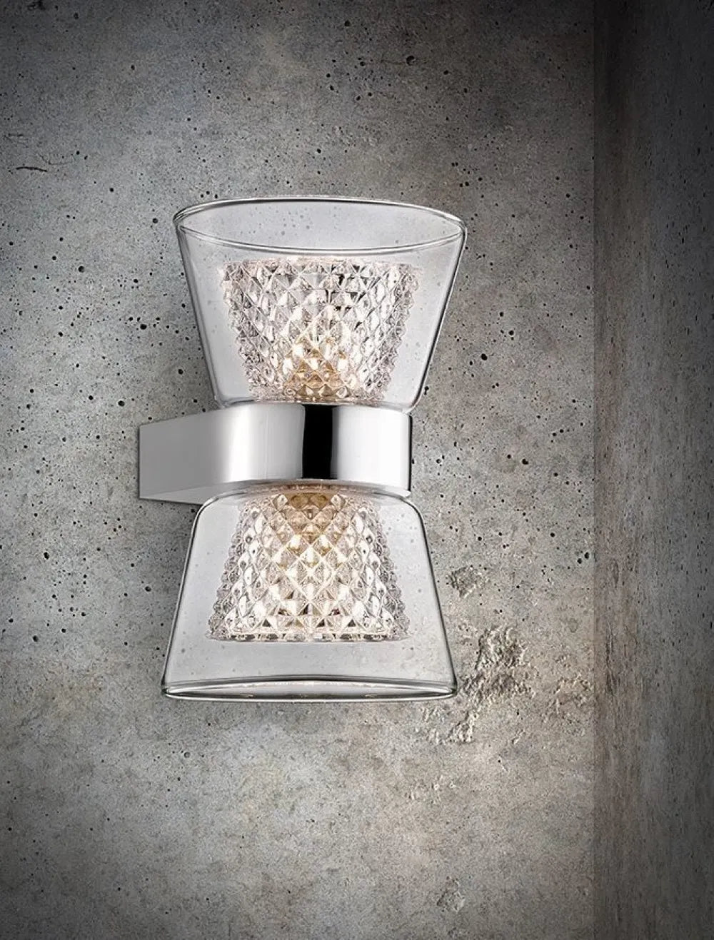 Aplica de perete structura din Aluminiu Argintiu si abajur din Sticla Transparent H18xL12cm IP20 BOCCALE
