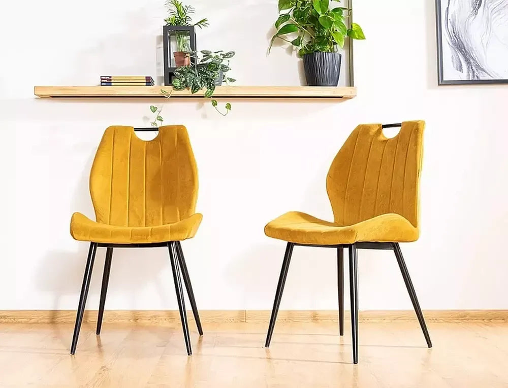 Scaun tapitat cu Catifea Galben cu picioare din Metal Negru H91xL51xA46cm Arco