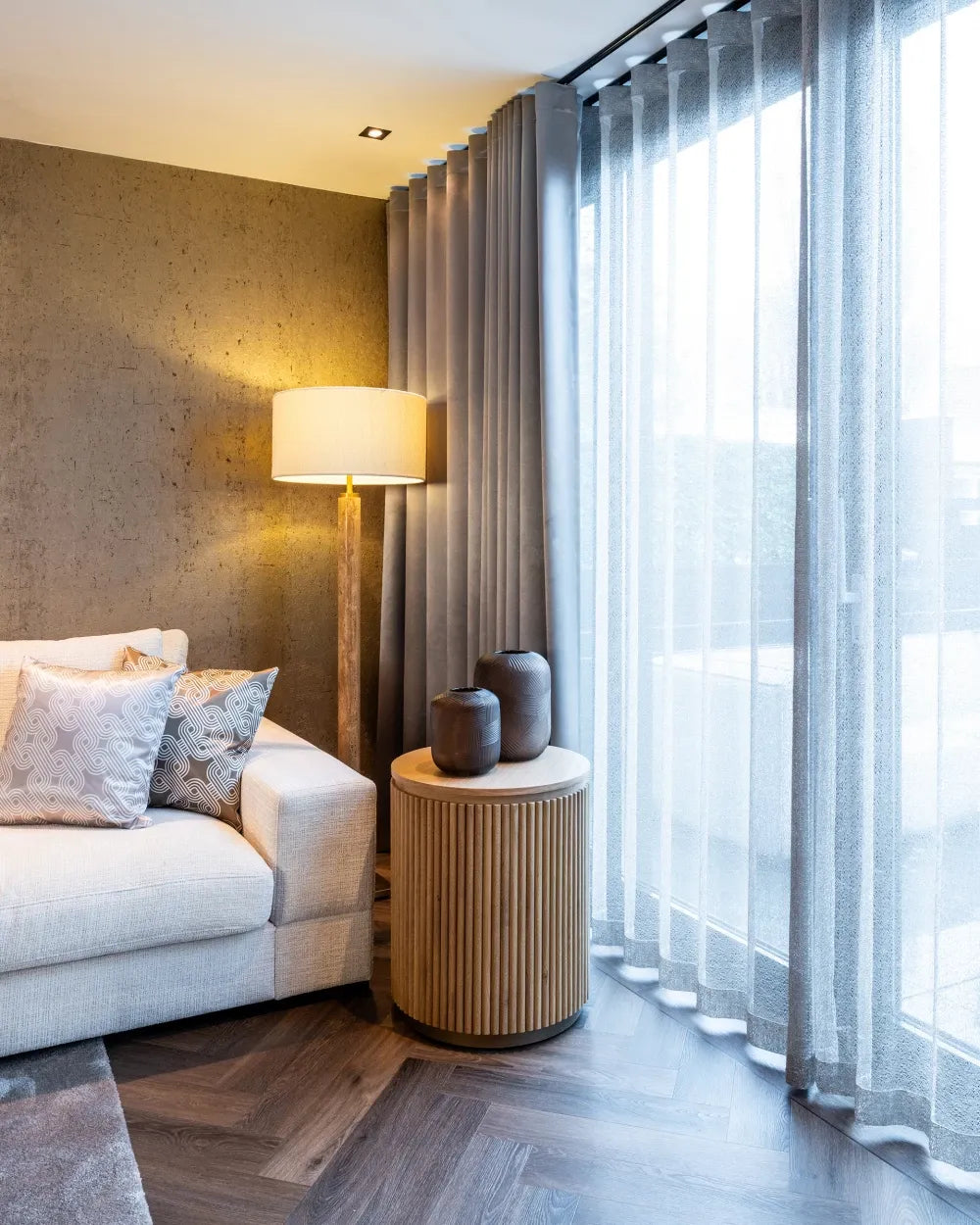Lampa de podea din Metal Maro si Textil Alb H166xD50cm Lorén Richmond Interiors