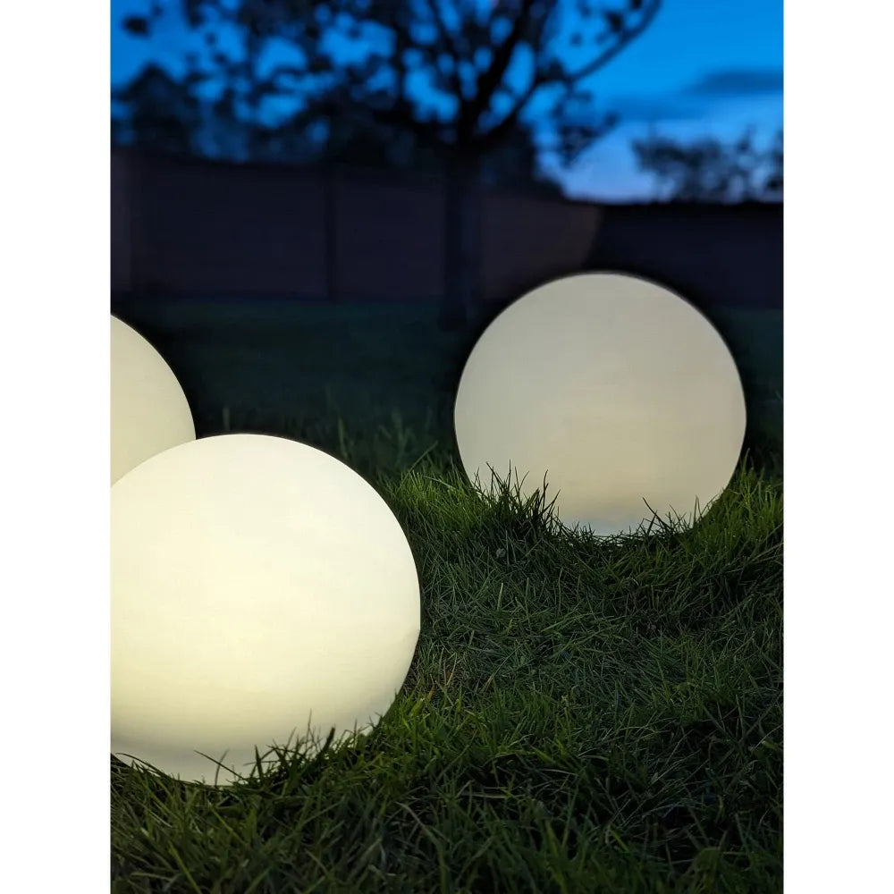 Lampa exterioara cu incarcare solara din Plastic Negru si Polipropilena Alb H25xD25cm Lifton