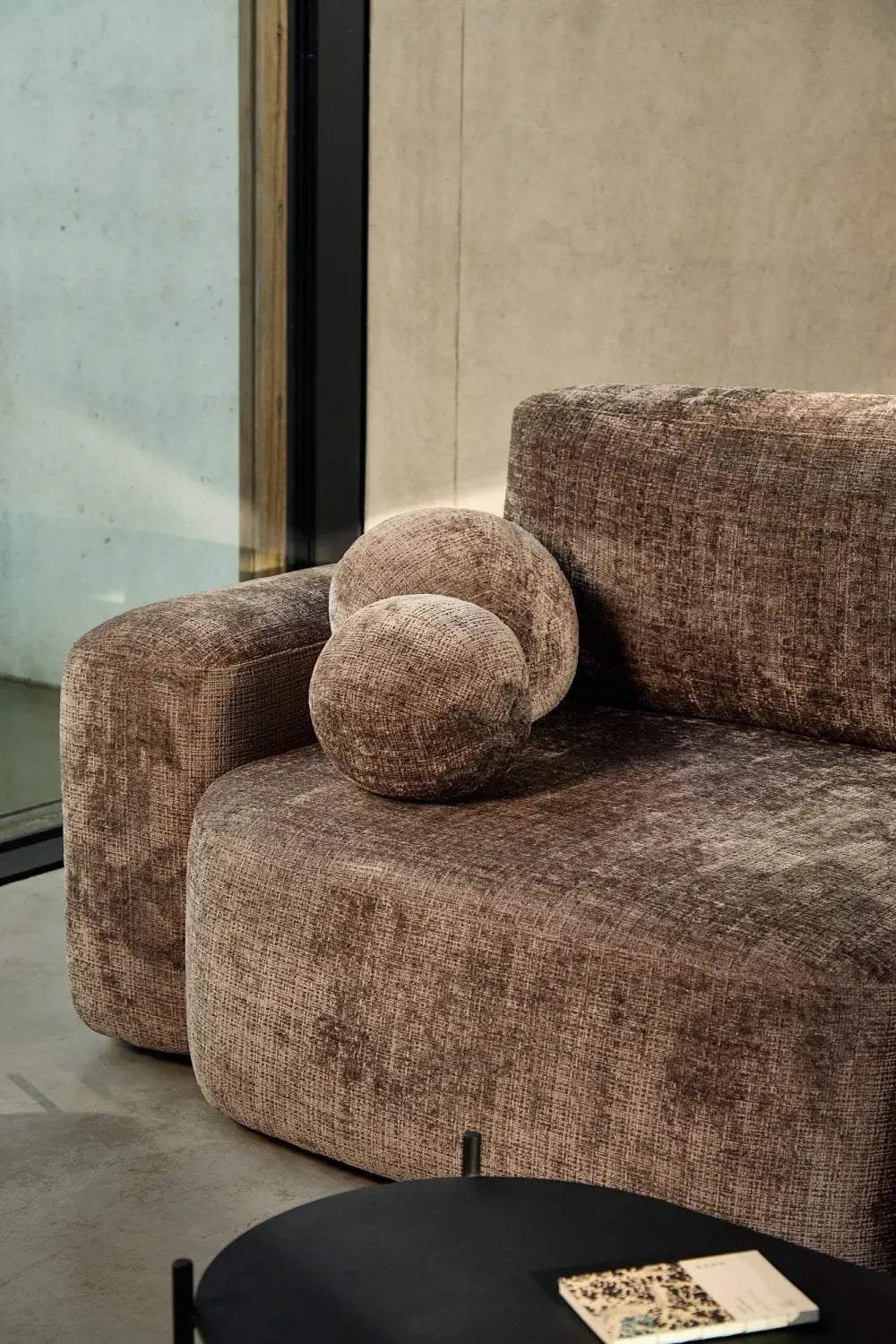 Canapea extensibila tapitata cu material chennile maro Bold L259x88cm