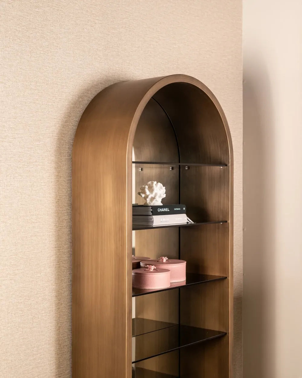 Biblioteca din Metal/Lemn Auriu periat si Sticla securizata transparenta L90xH210cm Bowic