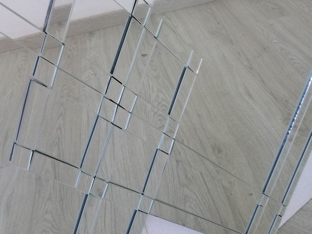 Oglinda Asimetrica cu rama din Oglinda Argintie L115xH110cm Vega