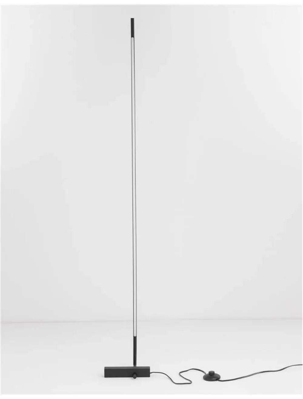 Lampa de podea structura din Metal Negru si abajur din Acrilic Alb H140xL18cm IP20 19W 891lm 3000k RACCIO