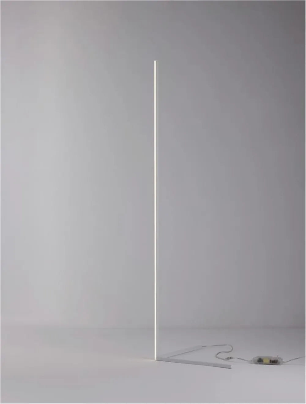 Lampa de podea structura din Aluminiu Alb si abajur din Acrilic  H140.5xL58.5cm IP20 18W 1700lm 3000k V-LINE