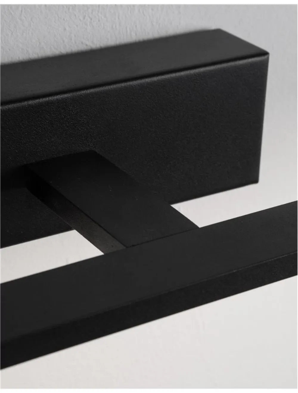 Aplica de perete structura din Aluminiu Negru si abajur din Acrilic Alb H6xL62cm IP44 20W 1615lm 3000k MONDRIAN