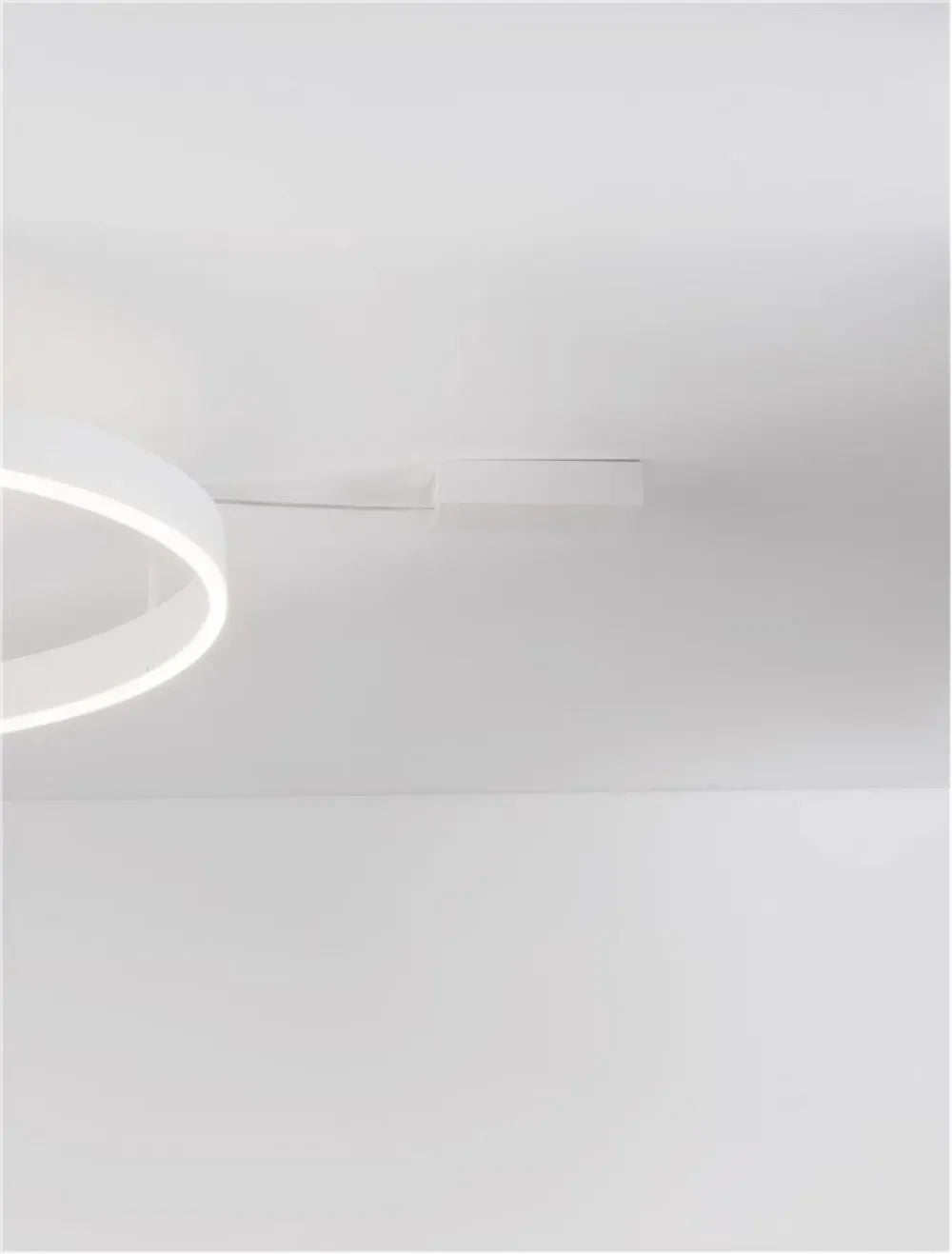 Plafoniera structura din Aluminiu Alb si abajur din Acrilic  H18xL80cm IP20 50W 4166lm 3000k MOTIF