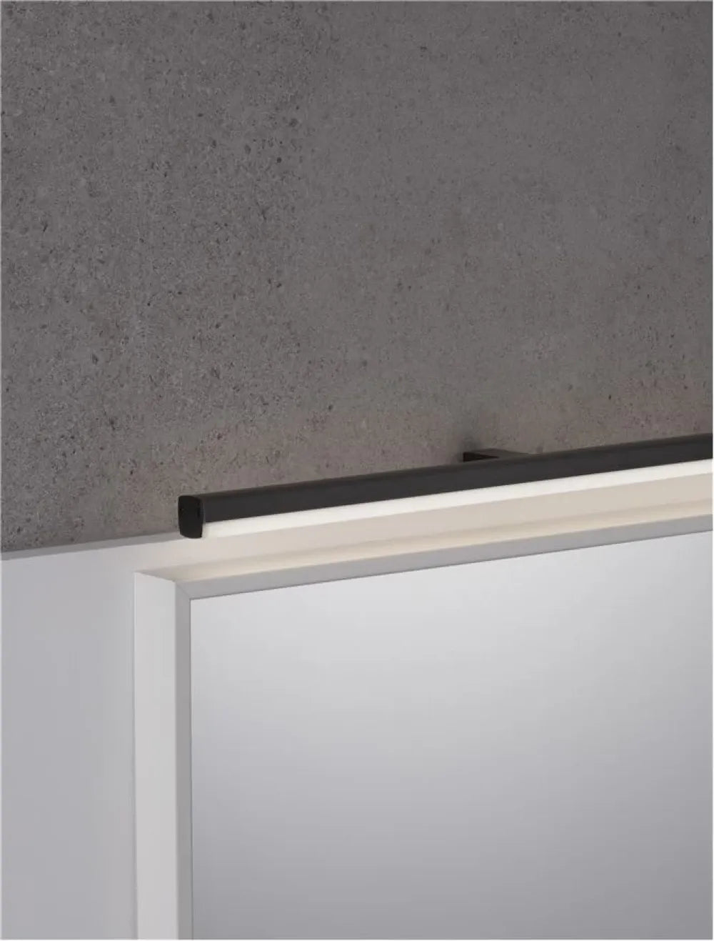 Aplica de perete structura din Aluminiu Negru si abajur din Acrilic Alb H6.5xL63cm IP44 18W 1922lm 3000k GLIM
