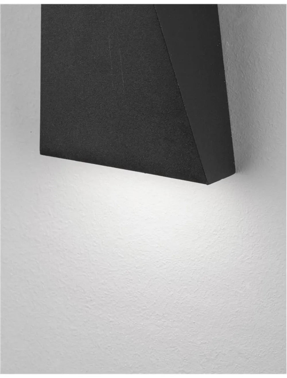 Aplica de perete structura din Aluminiu Negru si abajur din Sticla Transparent H13.6xL7.4cm IP54 6W 397lm 3000k MILEY