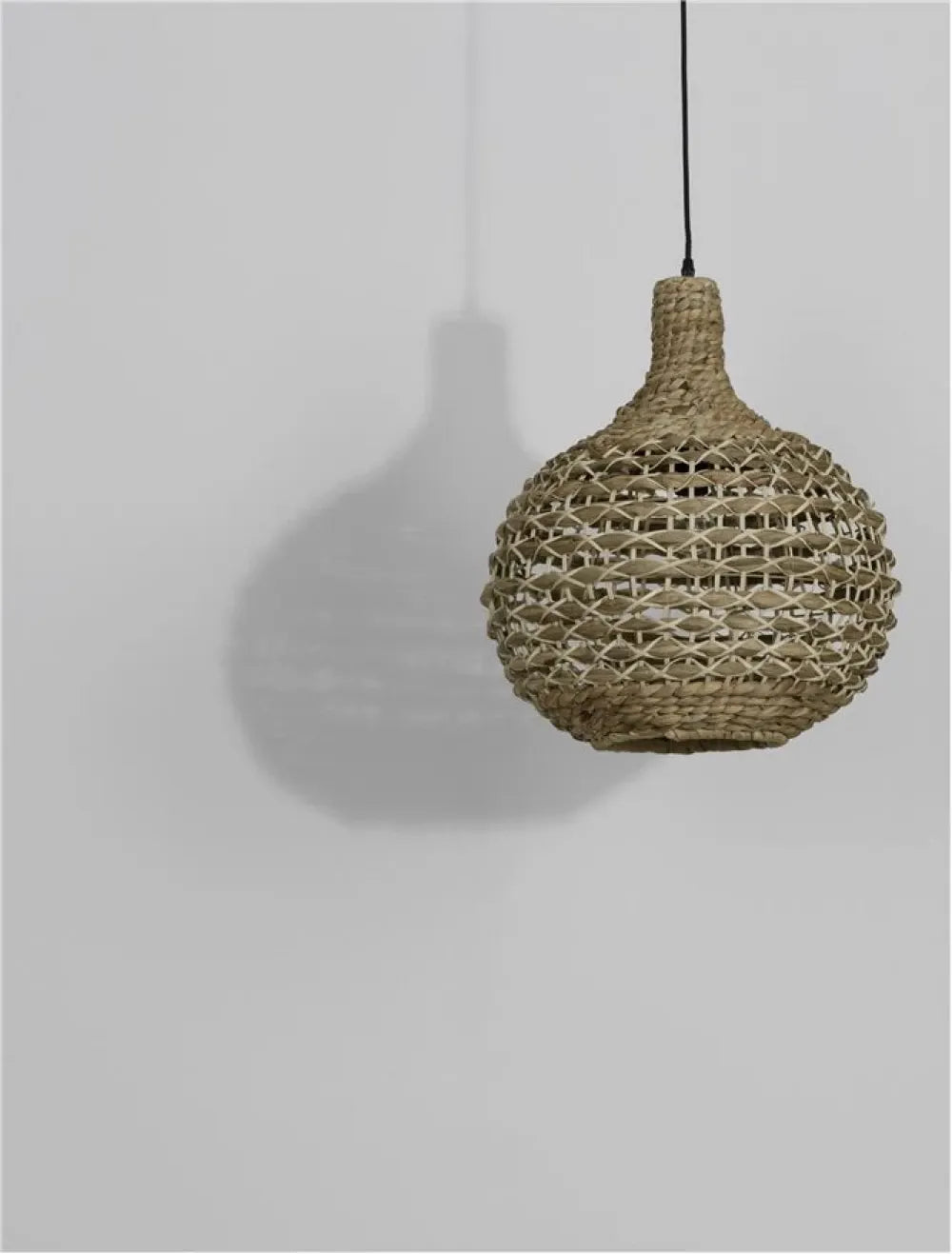 Pendul structura din Metal Negru si abajur din Ratan Bej H205xL46cm IP20 GRIFFIN