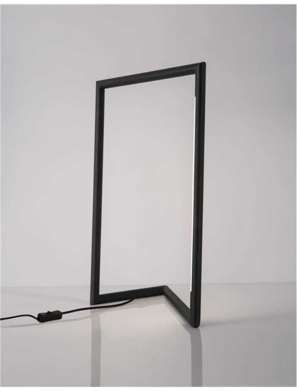 Veioza din Aluminiu Negru H25.5xL40cm IP20 7W 450lm 3000k ENSIO