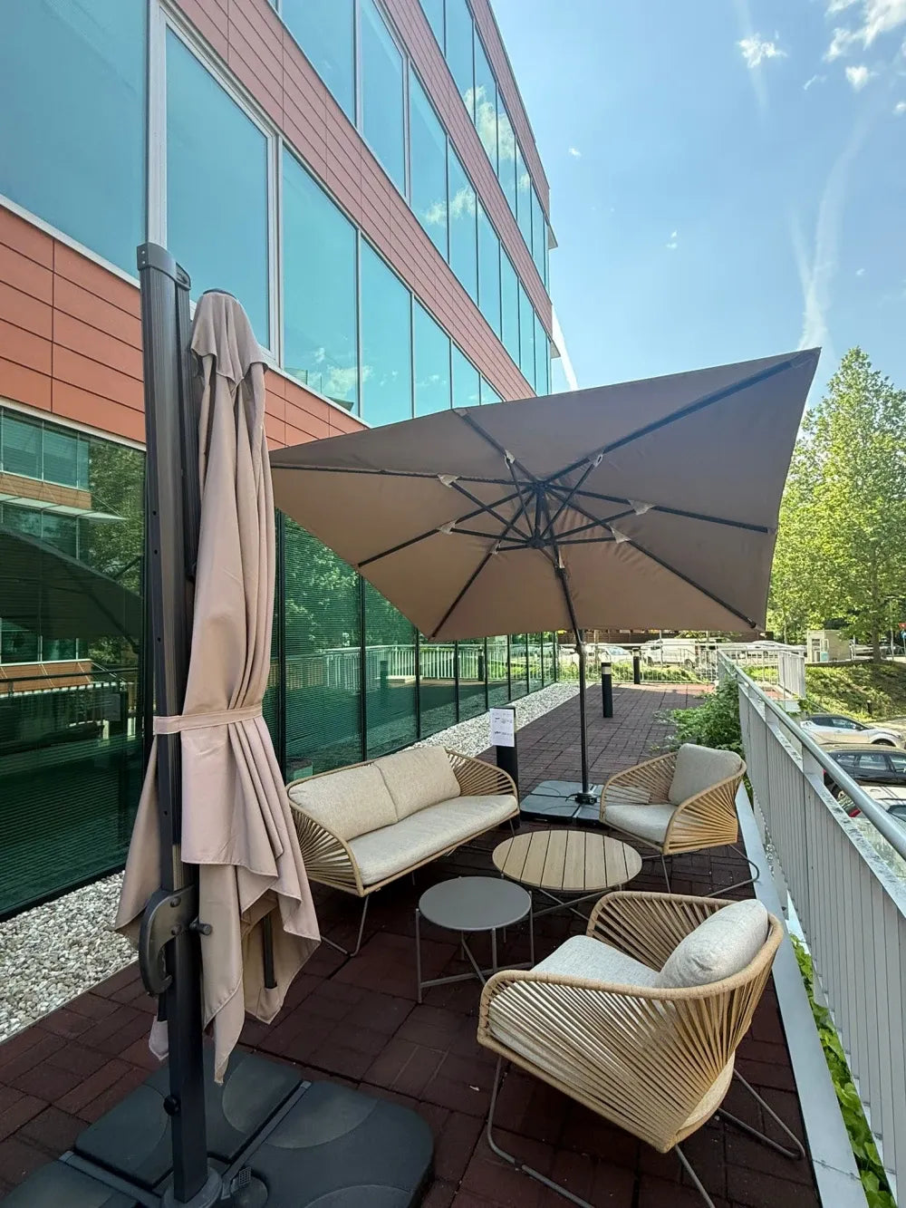 Umbrela de exterior din Aluminiu/Poliester Negru/Bej H260xL295cm Baza Hanging