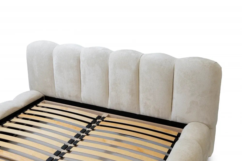 Pat 180x200cm tapitat cu Chenille Crem Dallas