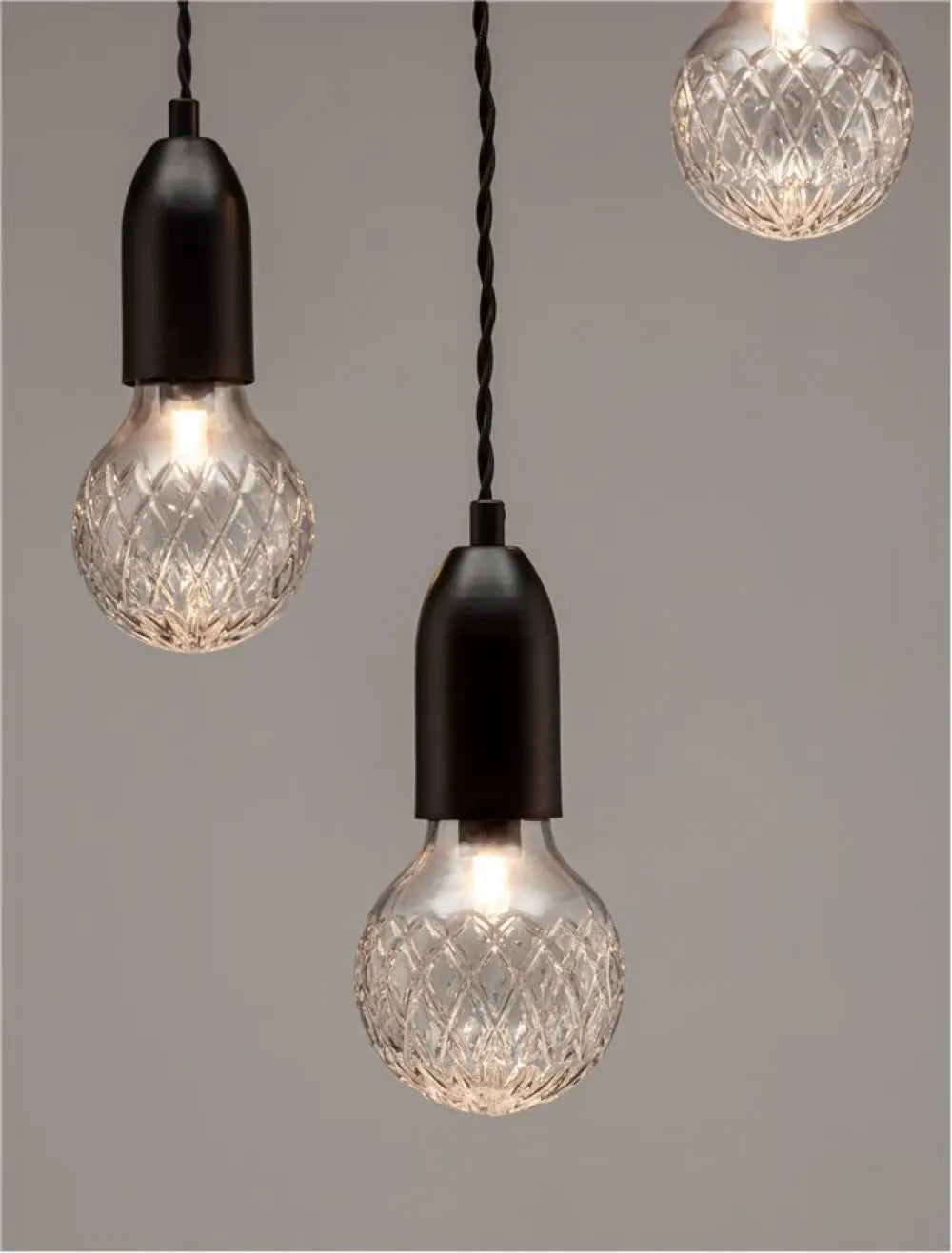 Lustra structura din Metal Negru si abajur din Sticla Transparent H150xL30cm IP20 VEDA