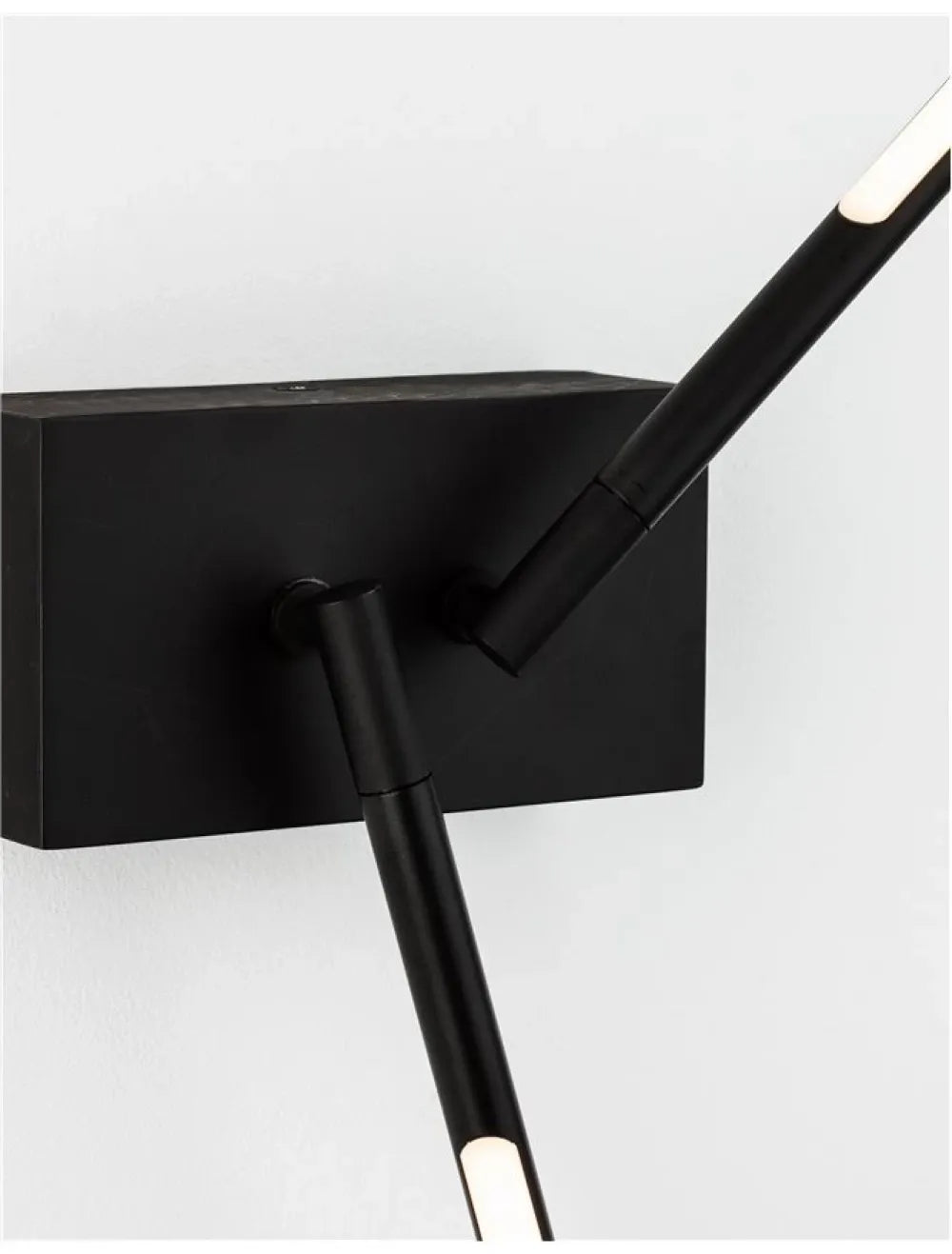 Aplica de perete structura din Metal Negru si abajur din Acrilic Alb H74xL6cm IP20 11W 500lm 3000k RACCIO