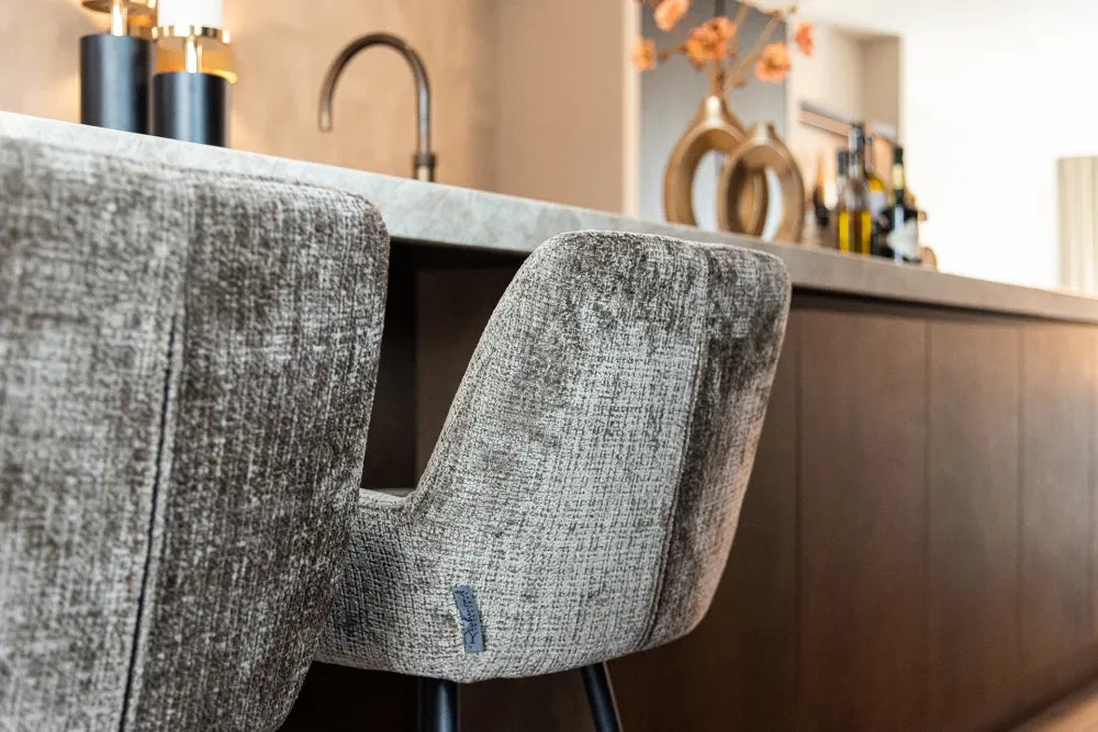 Scaun de insula tapitat cu Chenille Maro cu picioare din Metal Negru H91xL54xA53cm Linsey Richmond Interiors