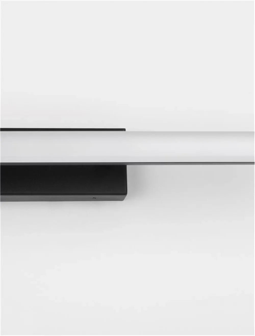 Aplica de perete structura din Aluminiu Negru si abajur din Acrilic Alb H6.5xL49cm IP44 12W 1174lm 3000k WILLOW