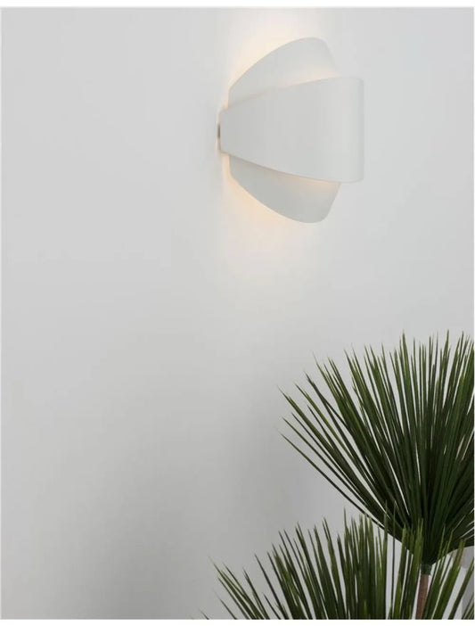 Aplica de perete structura din Metal Alb si abajur din Acrilic H16xL20cm IP20 12W 673lm 3000k ASTRID