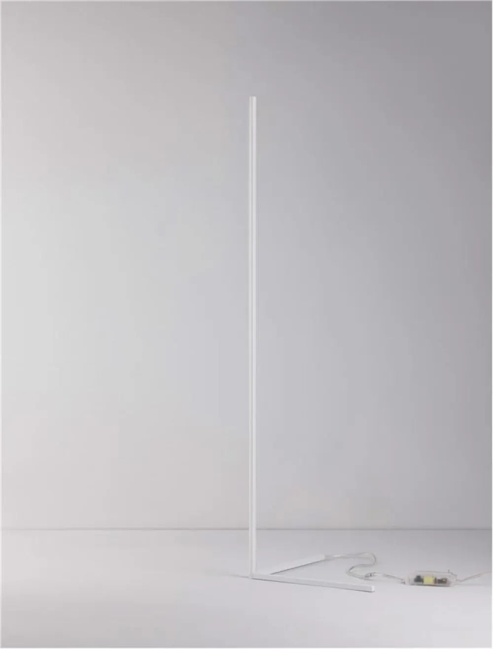 Lampa de podea structura din Aluminiu Alb si abajur din Acrilic  H140.5xL58.5cm IP20 18W 1700lm 3000k V-LINE