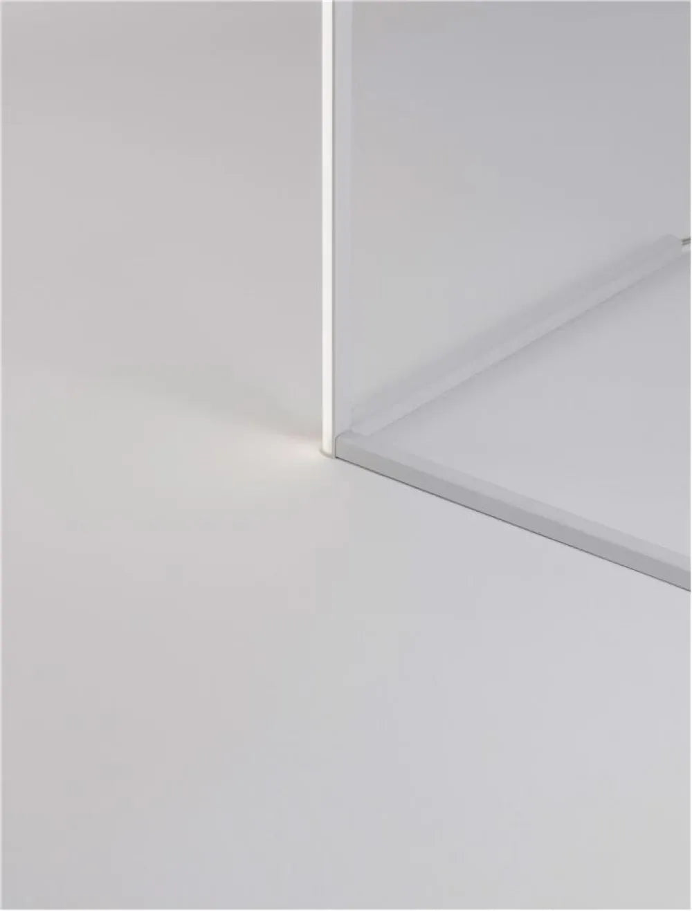 Lampa de podea structura din Aluminiu Alb si abajur din Acrilic  H140.5xL58.5cm IP20 18W 1700lm 3000k V-LINE