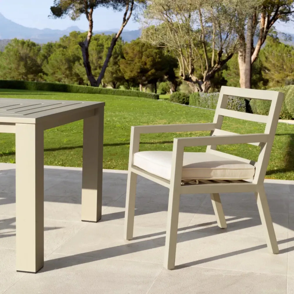 Scaun de exterior din Metal Bej si Stofa Alb H86xL55.5xA66.5cm Delta Eichholtz