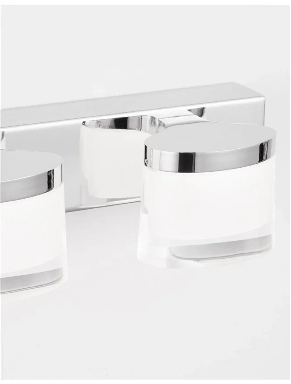 Aplica de perete structura din Aluminiu Argintiu si abajur din Acrilic Alb H7.5xL38cm IP44 15W 1539lm 3000k SABIA