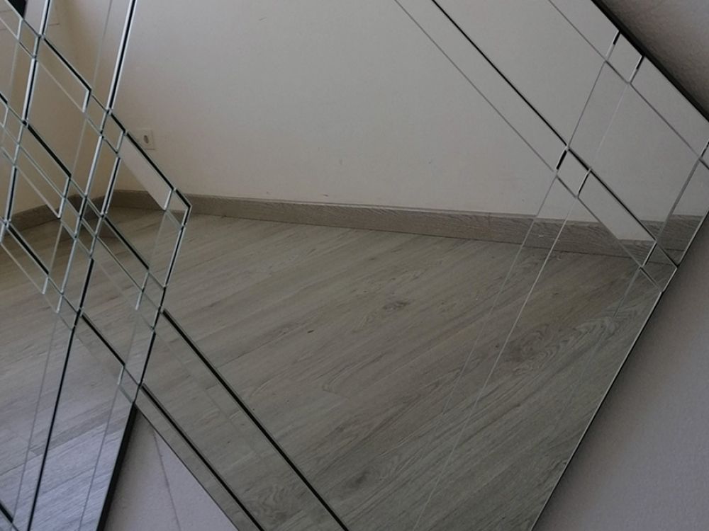 Oglinda Asimetrica cu rama din Oglinda Argintie L115xH110cm Vega