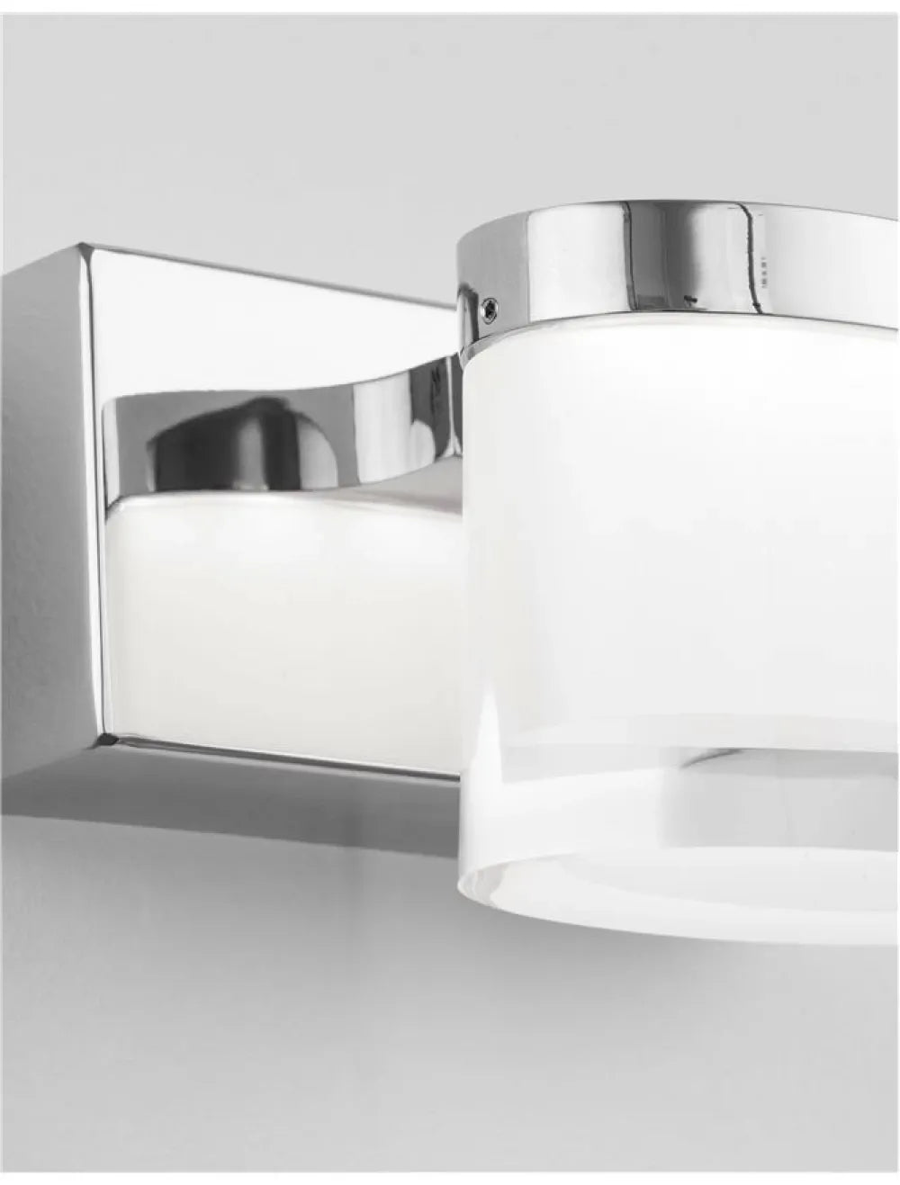 Aplica de perete structura din Aluminiu Argintiu si abajur din Acrilic Alb H7.5xL12cm IP44 5W 512lm 3000k SABIA