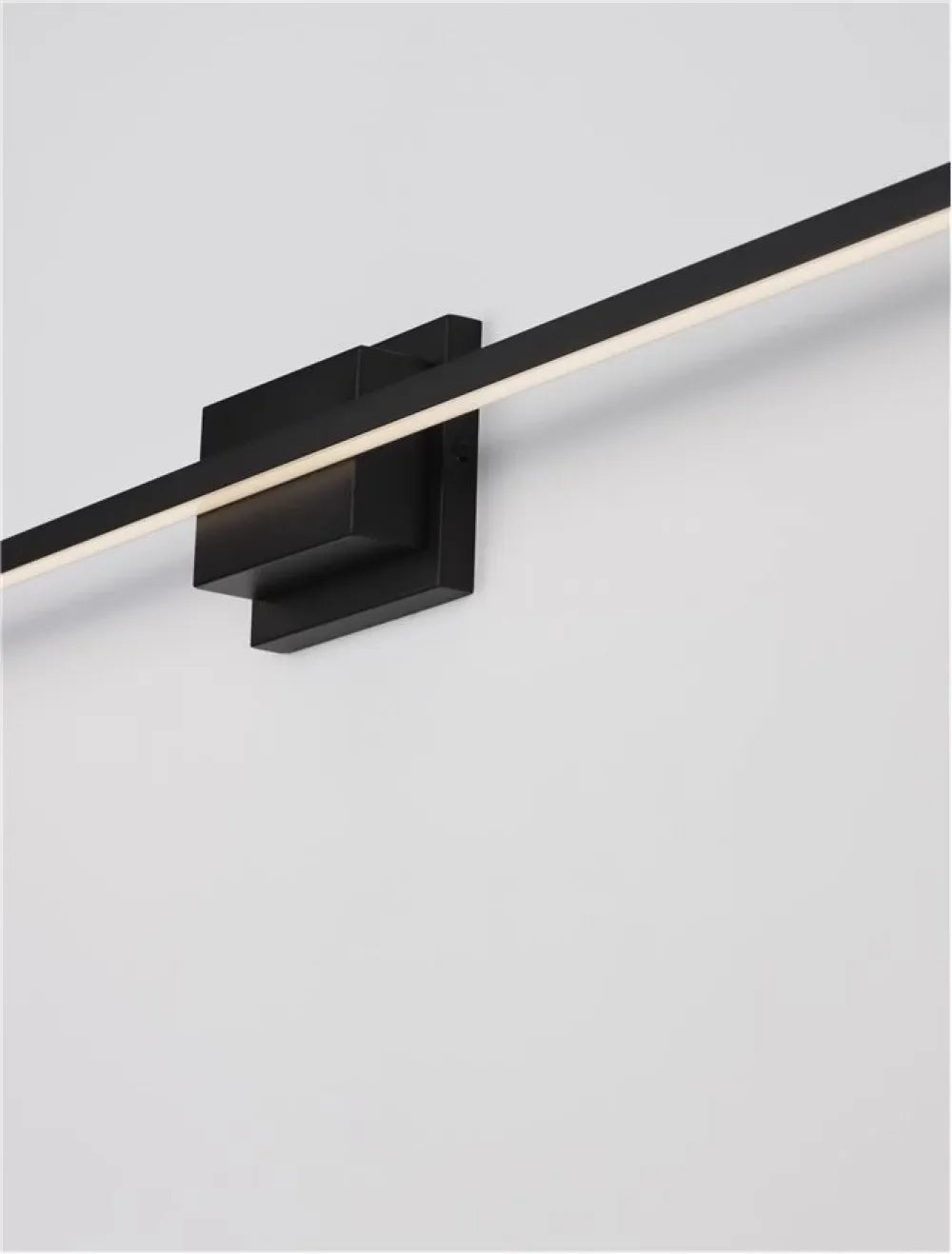 Aplica de perete din Aluminiu Negru H11.8xL90.5cm IP20 21W 1000lm 3000k AZURE