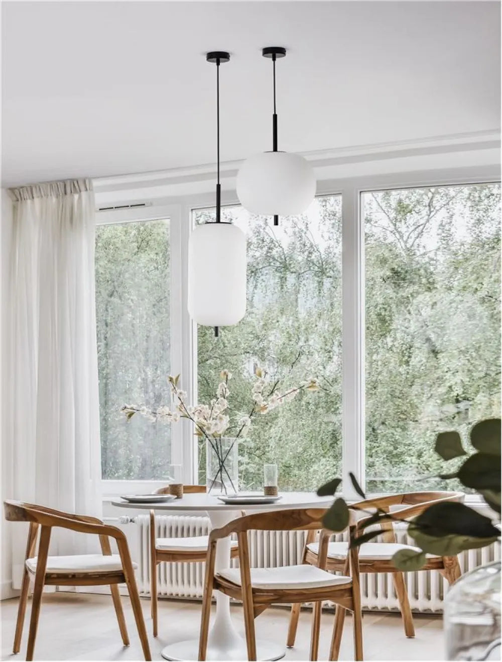 Pendul structura din Metal Negru si abajur din Sticla Alb H120xL22cm IP20 LATO