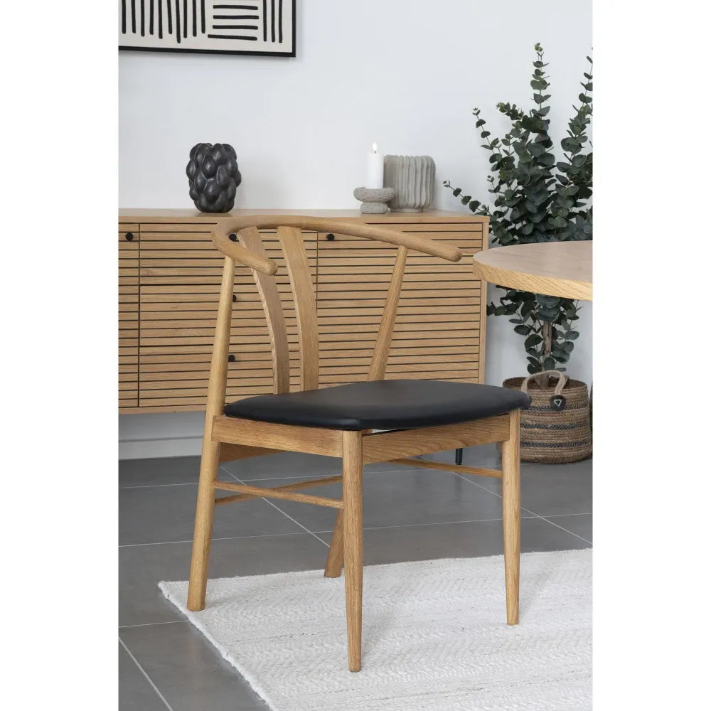 Set 2 scaune din Lemn de stejar Maro si Piele sintetica Negru H77xL54xA56cm Artenara