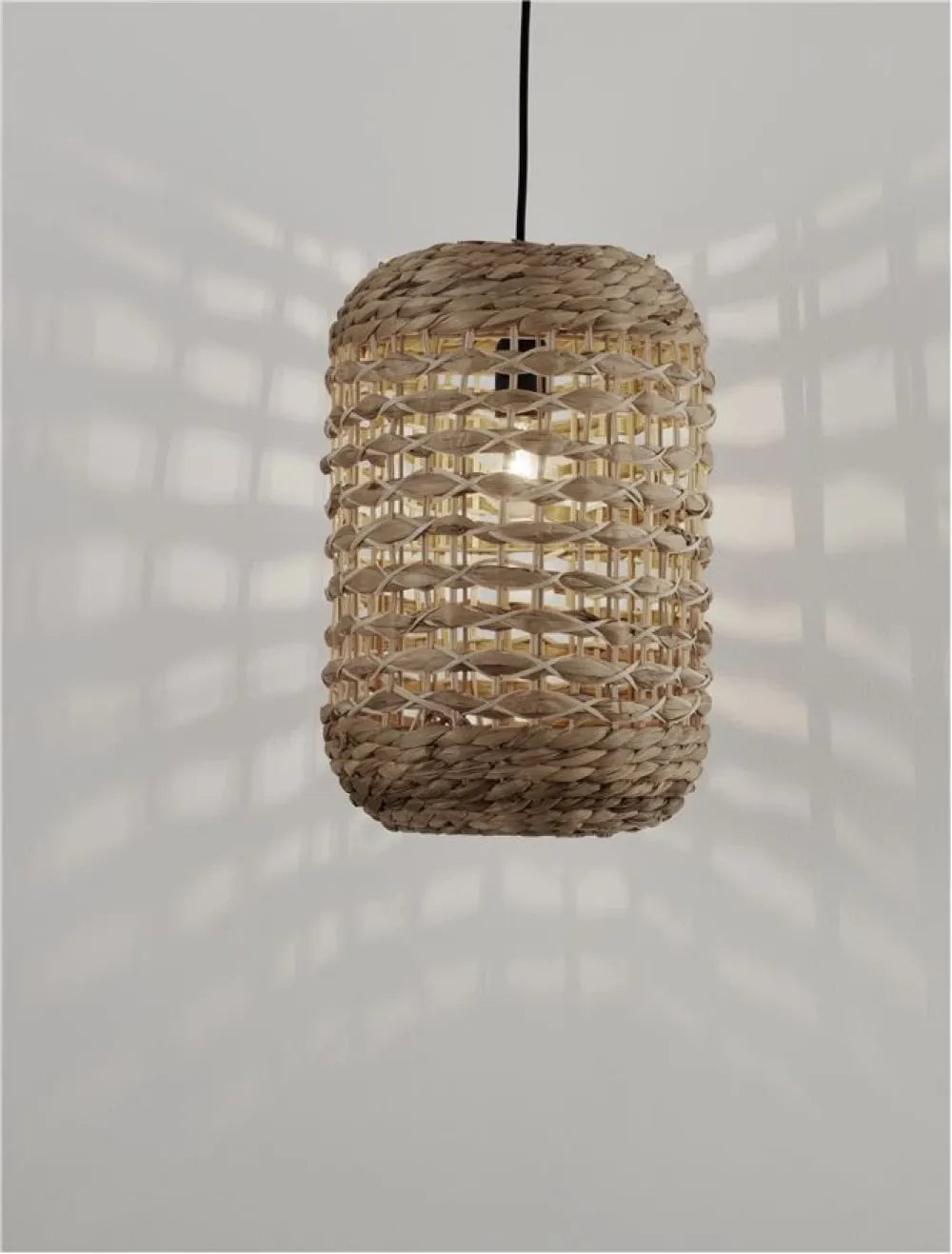 Pendul structura din Metal Negru si abajur din Ratan Bej H185xL27cm IP20 GRIFFIN