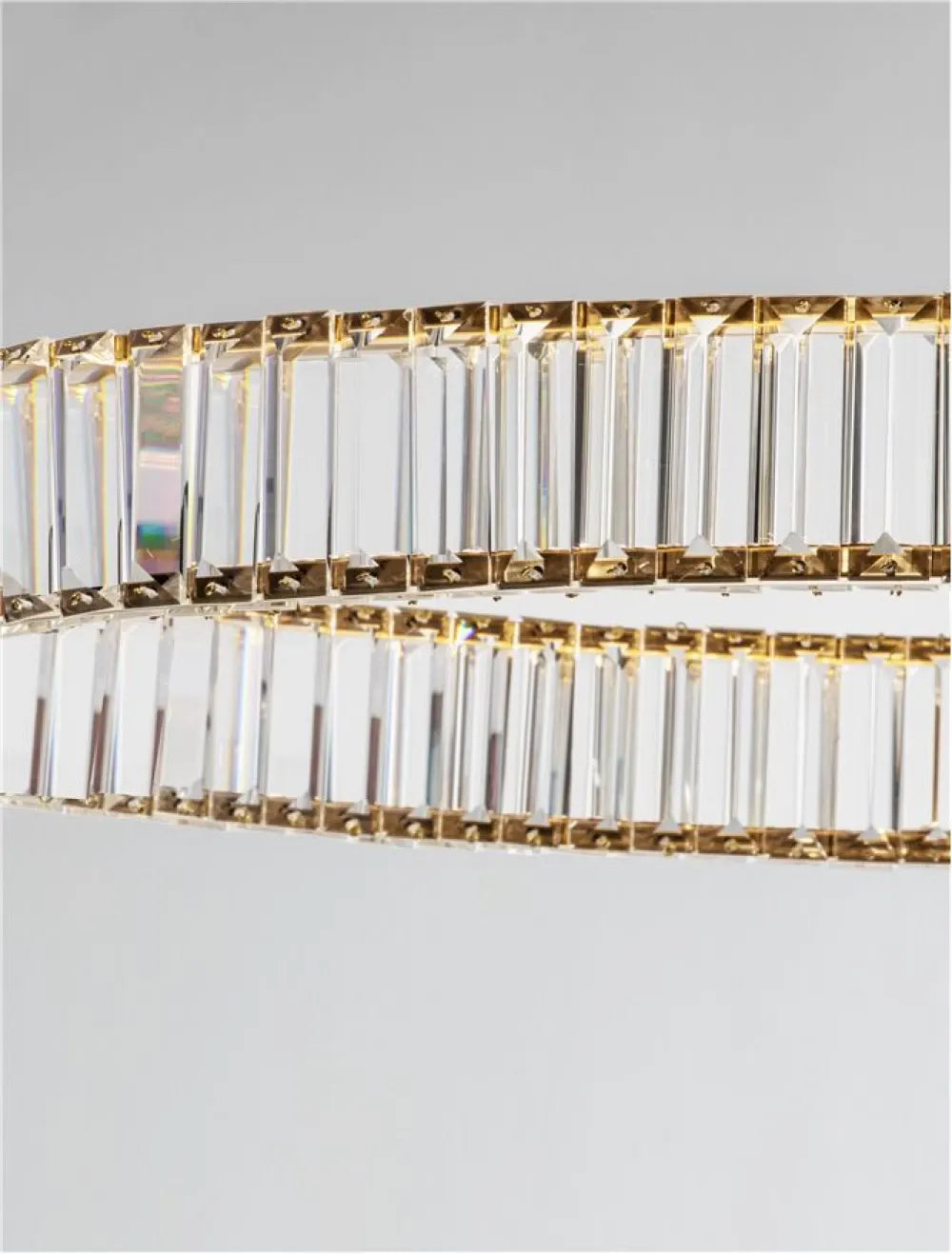 Lustra structura din Metal Auriu si abajur din Cristal Transparent H150xL80cm IP20 47W 4895lm 3500k AURELIA