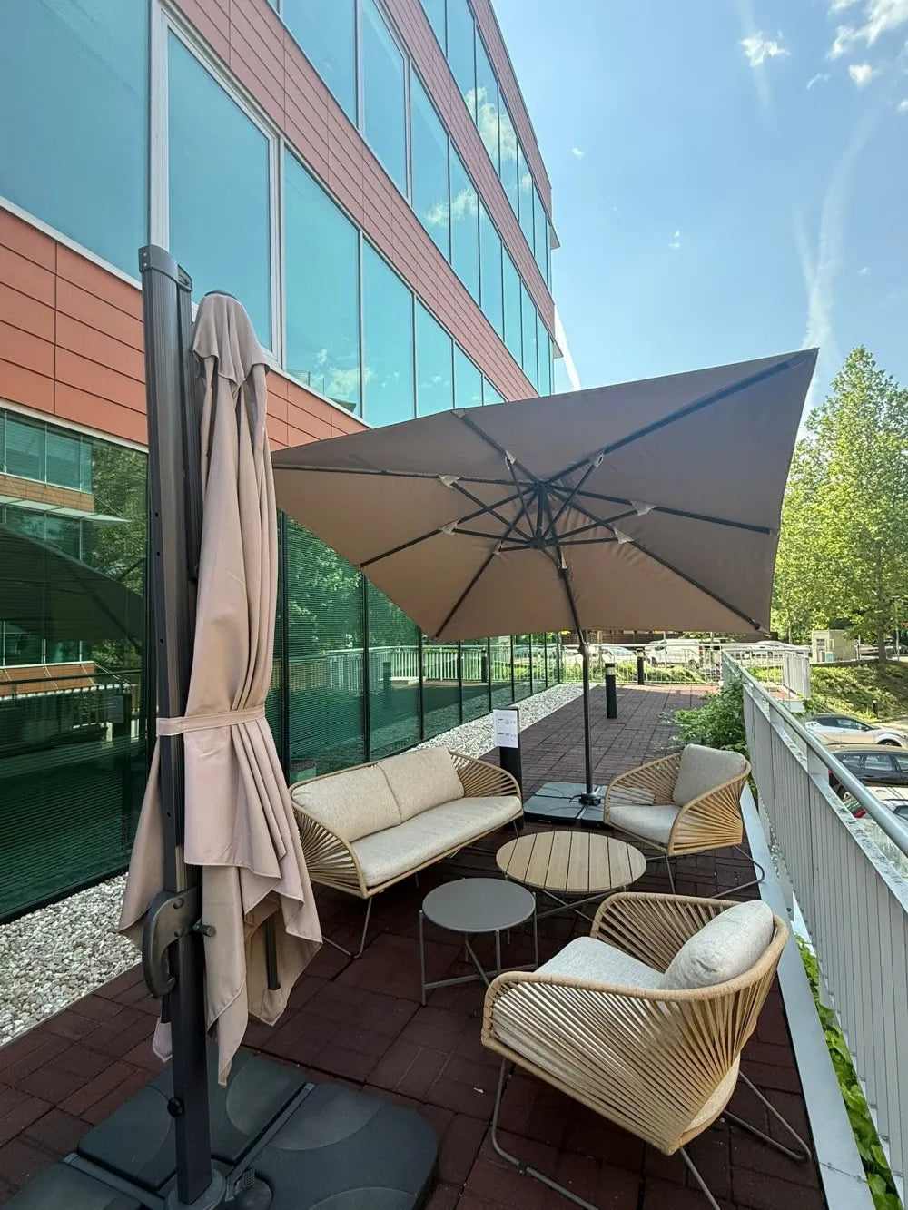 Umbrela de exterior din Aluminiu/Poliester Negru/Bej H260xL295cm Baza Hanging