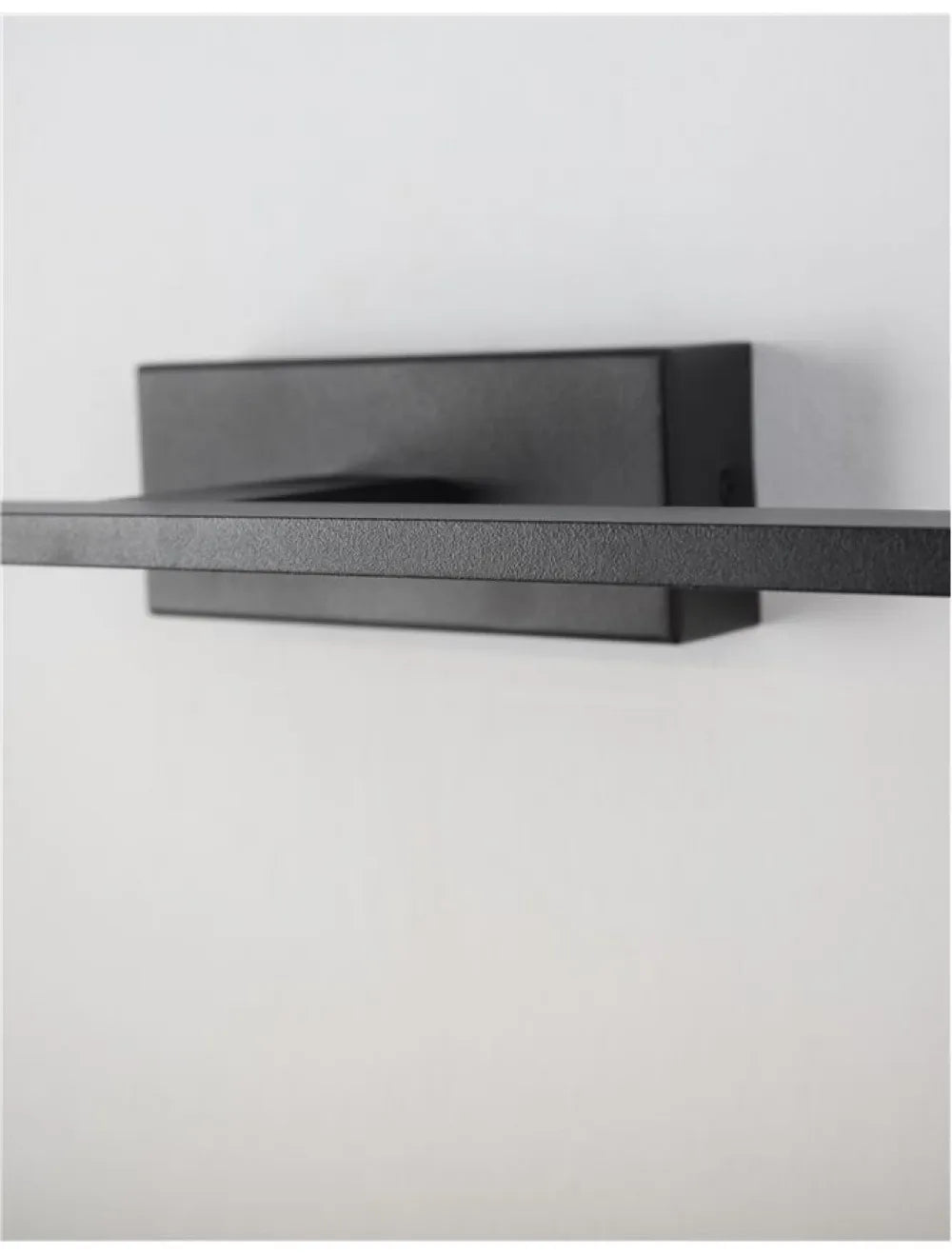 Aplica de perete structura din Aluminiu Negru si abajur din Acrilic Alb H6xL41.5cm IP44 12W 913lm 3000k MONDRIAN