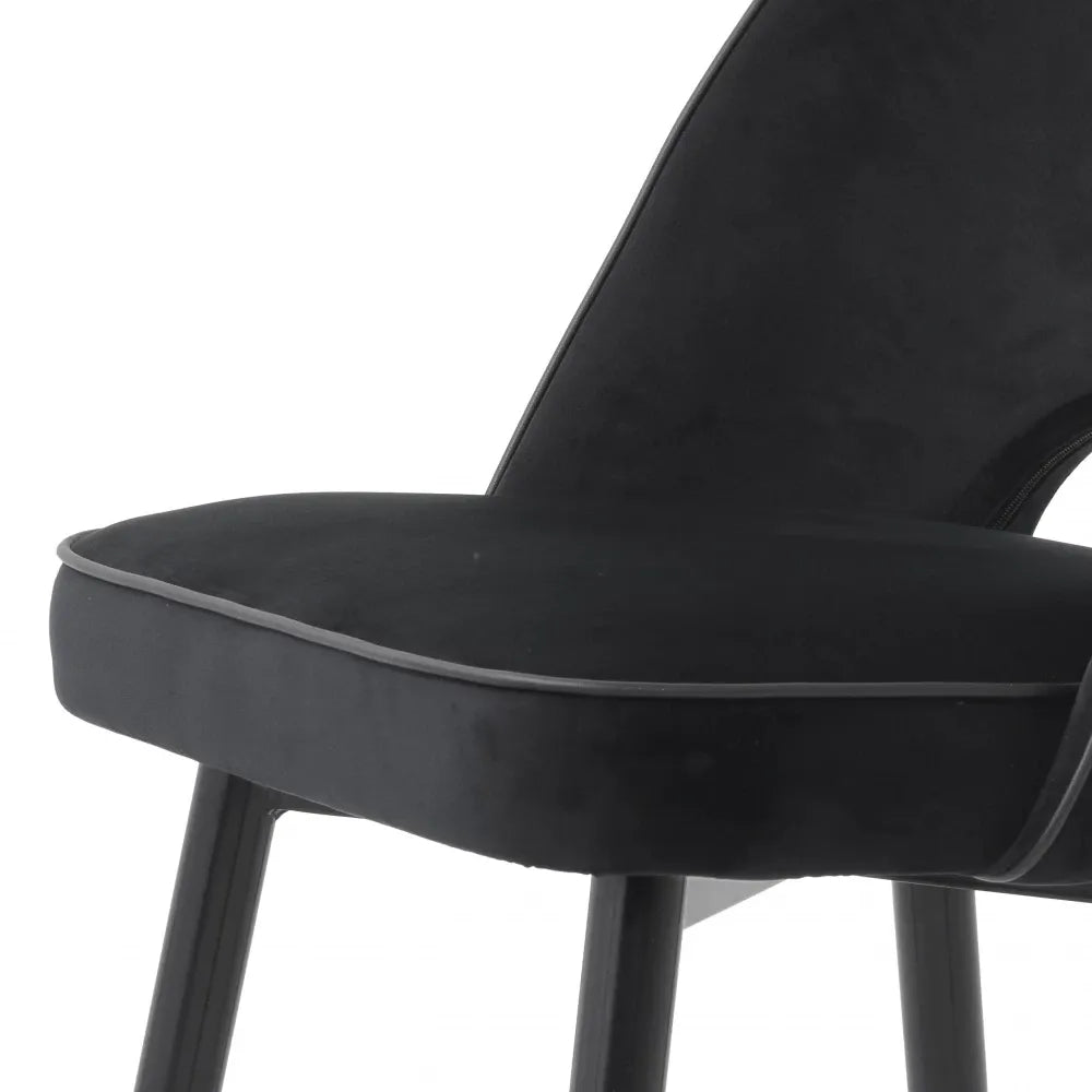 Set 2 scaune tapitat cu Catifea Negru cu picioare din Metal Negru/Auriu H84xL53xA56cm Cliff Eichholtz
