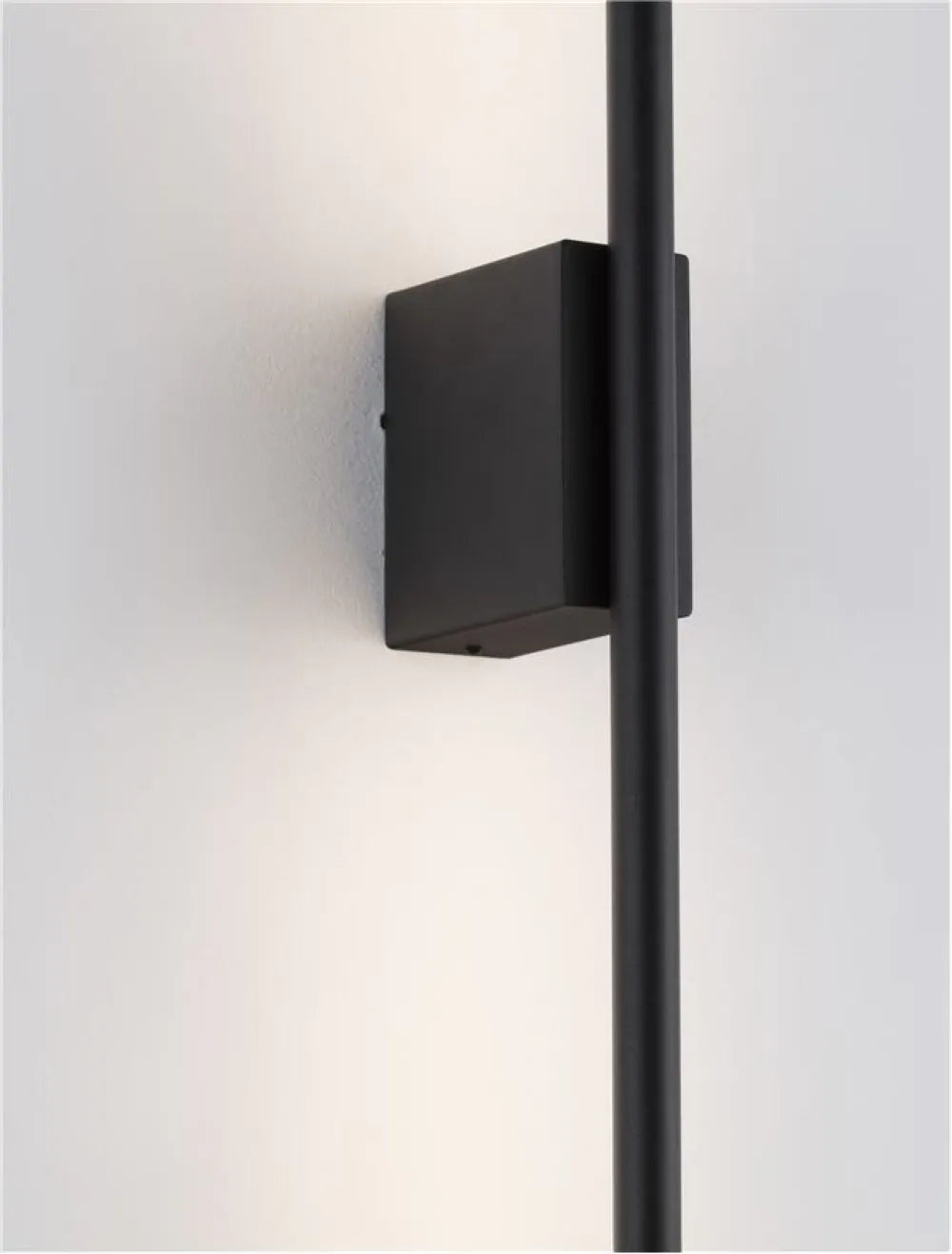 Aplica de perete din Aluminiu Negru H90xL1.5cm IP44 15W 372lm 3000k TIEN