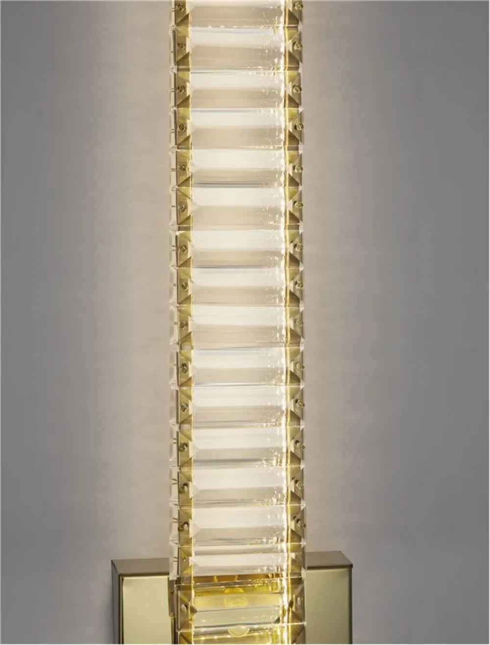 Aplica de perete structura din Metal Auriu si abajur din Cristal Transparent H60xL14cm IP20 19W 1707lm 3500k AURELIA