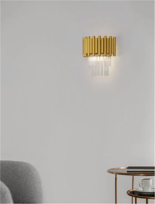 Aplica de perete structura din Aluminiu Auriu si abajur din Cristal Transparent H26.5xL24cm IP20 MAGNOLIA